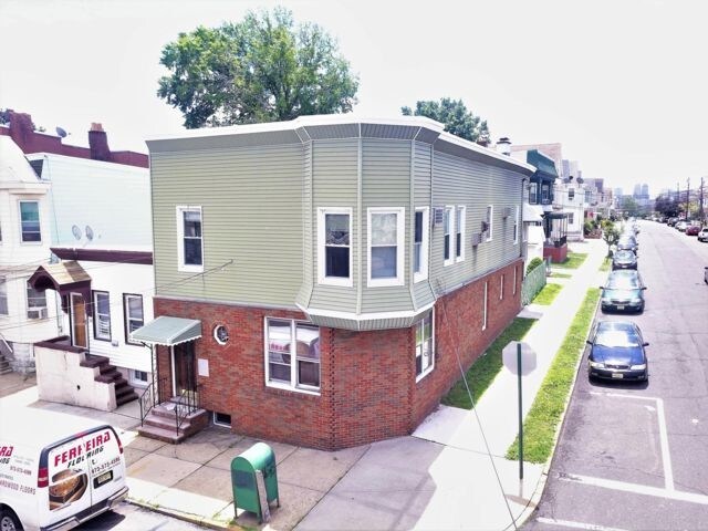 Primary Photo - 36 Halstead St