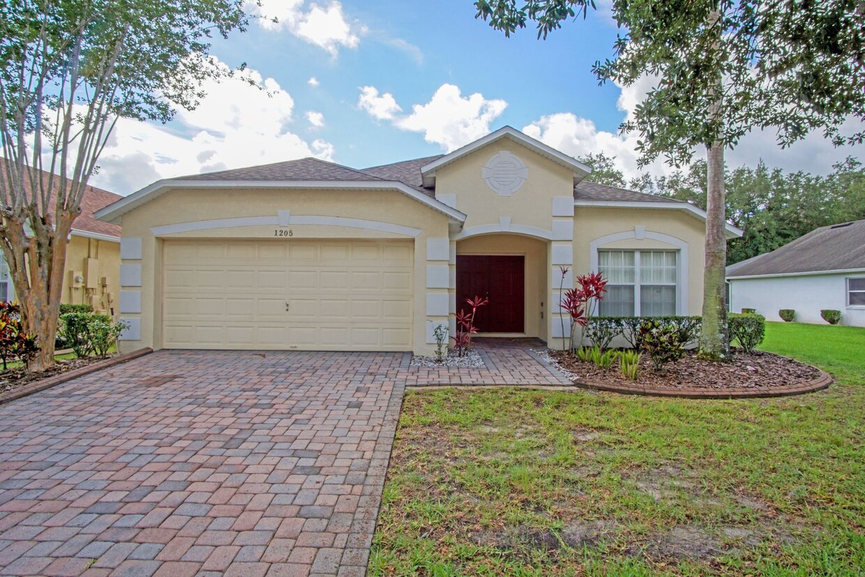 Foto principal - Pool Home in Kissimmee, FL available now!