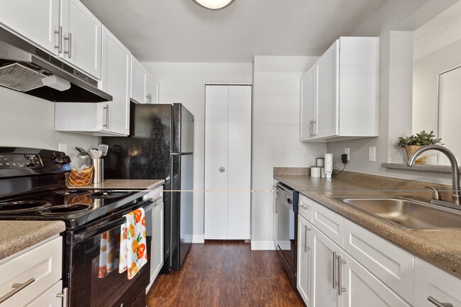 Building Photo - Cedar Crest