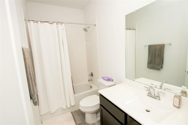 Building Photo - 105 Montecito Ct