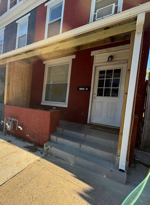 Building Photo - 1702 1/2 Walnut St