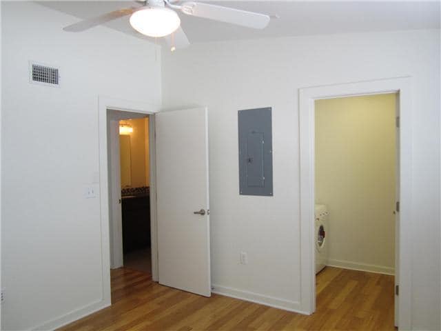 Building Photo - 2200 Dickson Dr