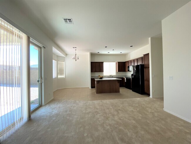 Foto del edificio - 6209 E Bower Ln