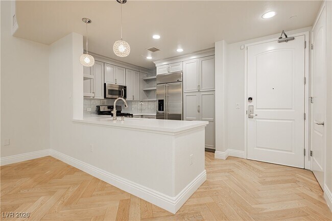 Building Photo - 2220 Village Walk Dr