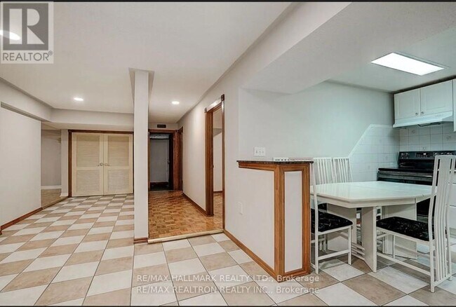 Building Photo - 364 Castlehill Rd