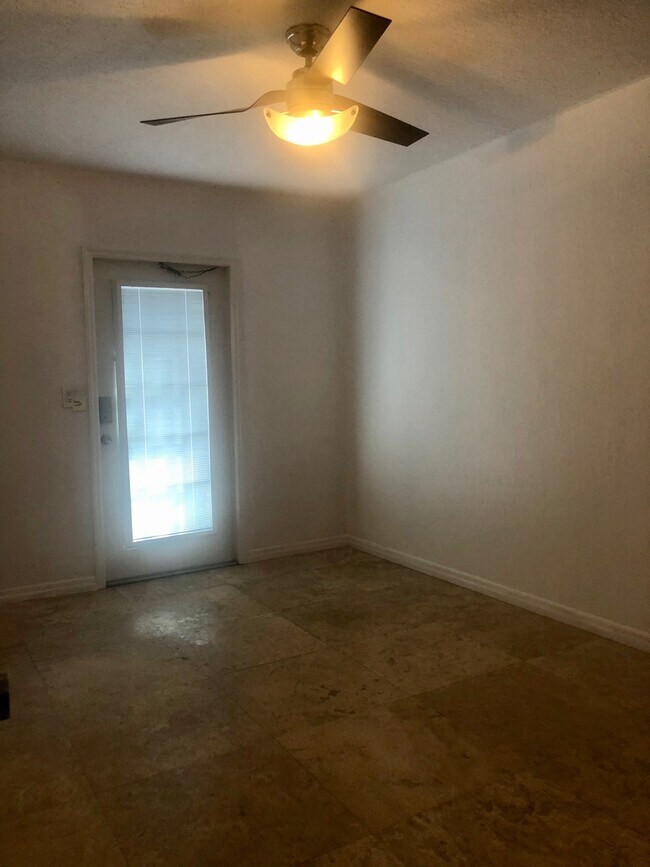 Building Photo - 1470 N Dixie Hwy
