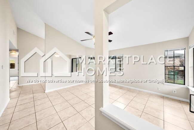 Building Photo - 1001 Greenbriar Loop