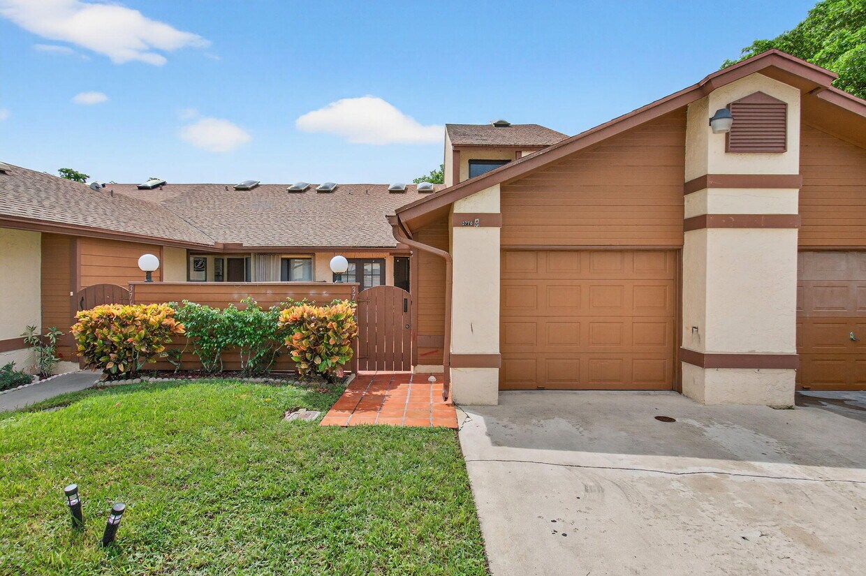 Foto principal - 3770 Blue Ridge Rd
