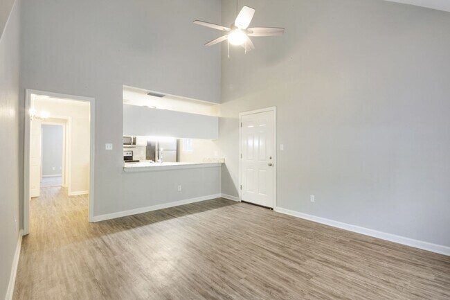 Foto del edificio - 3BR/3BA townhome with new painting and sta...