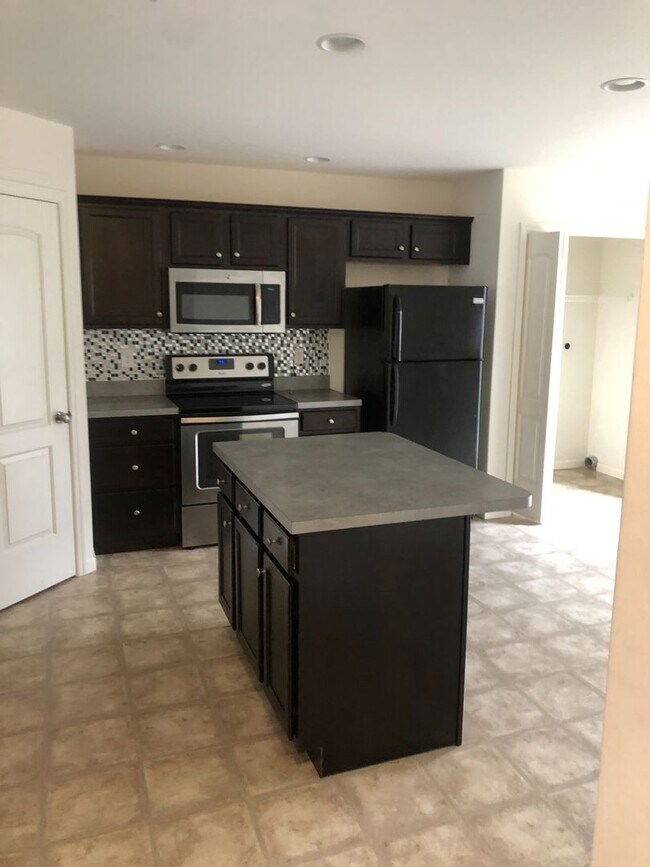 Foto del edificio - Beautiful 3 Bedroom, 2.5 Bath Townhome in Dallastown School District!