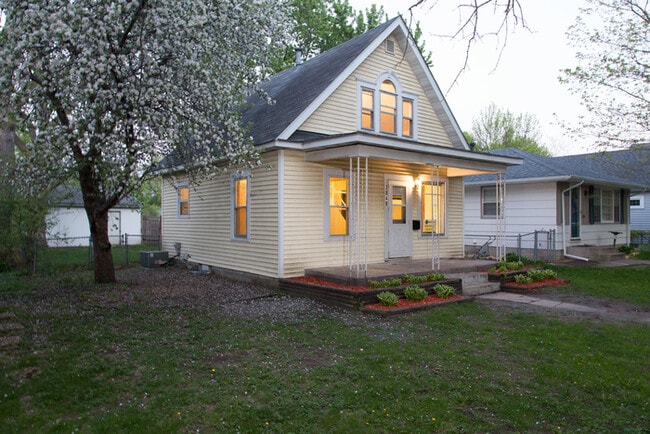 Building Photo - 3848 Major Ave N