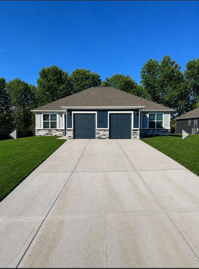 Building Photo - 651-653 Fall Mdw Ln