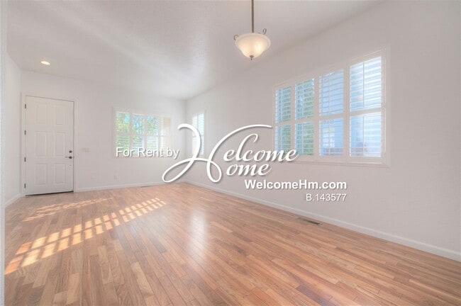 Building Photo - 3125 Roxbury Dr