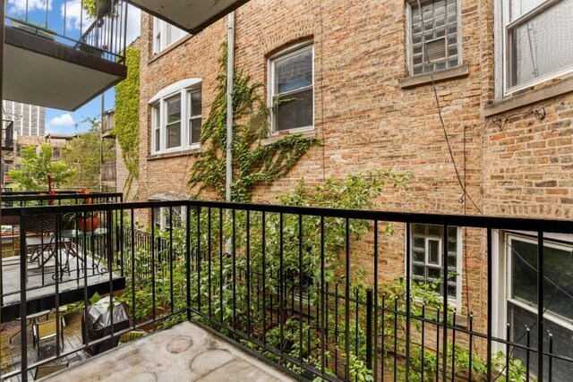 Building Photo - 4334 N Clarendon Ave