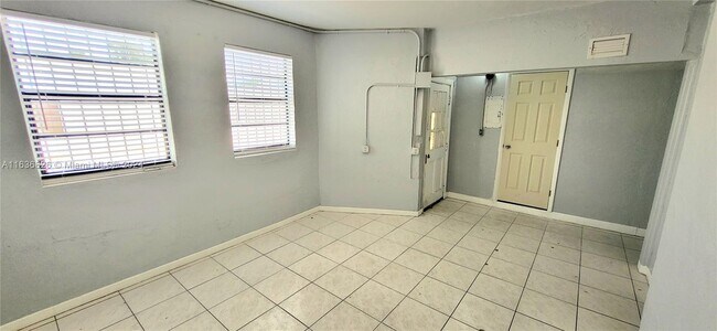 Foto del edificio - 4419 NW 17th Ave
