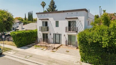 Building Photo - 13551 Burbank Blvd