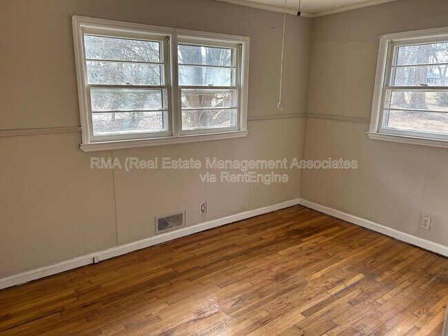 Foto del edificio - 1313 Oakdale Dr