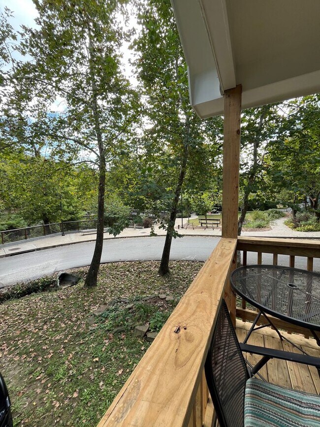 Foto del edificio - 1 bedroom 1 bath townhome near campus and ...