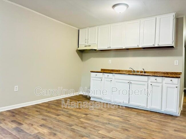 Building Photo - 905 Wilmouth St