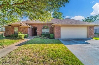 Building Photo - 1412 Brookshire Dr