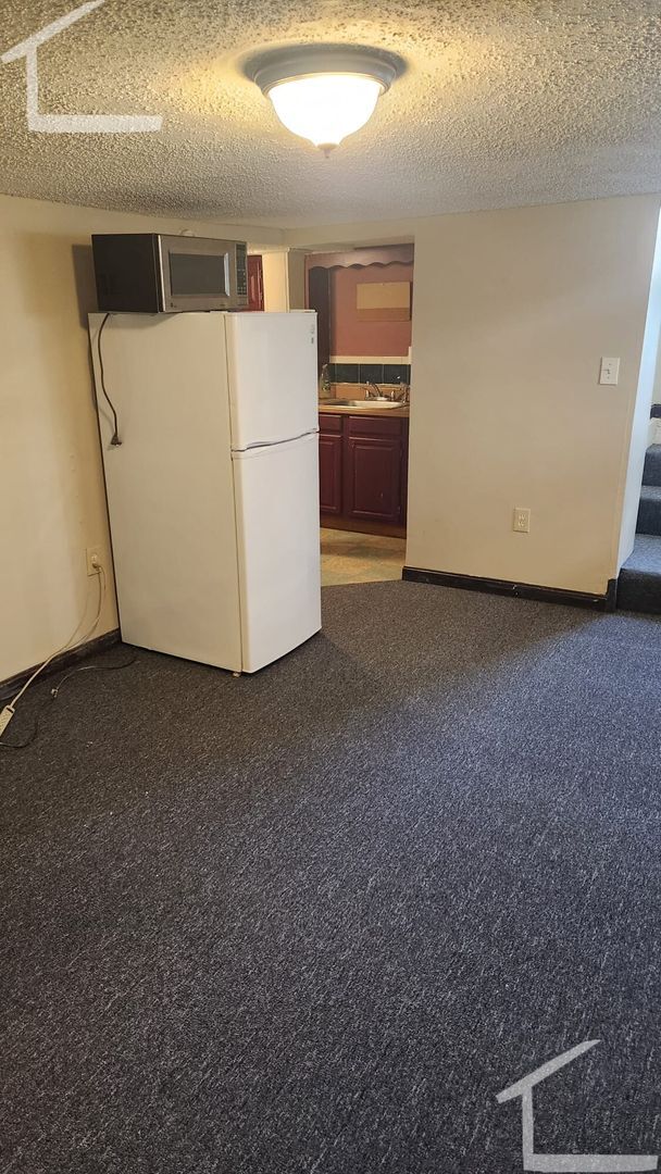Building Photo - Cozy studio with great location in Allston available NOW!