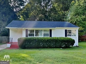 Building Photo - 742 Quaker St SW