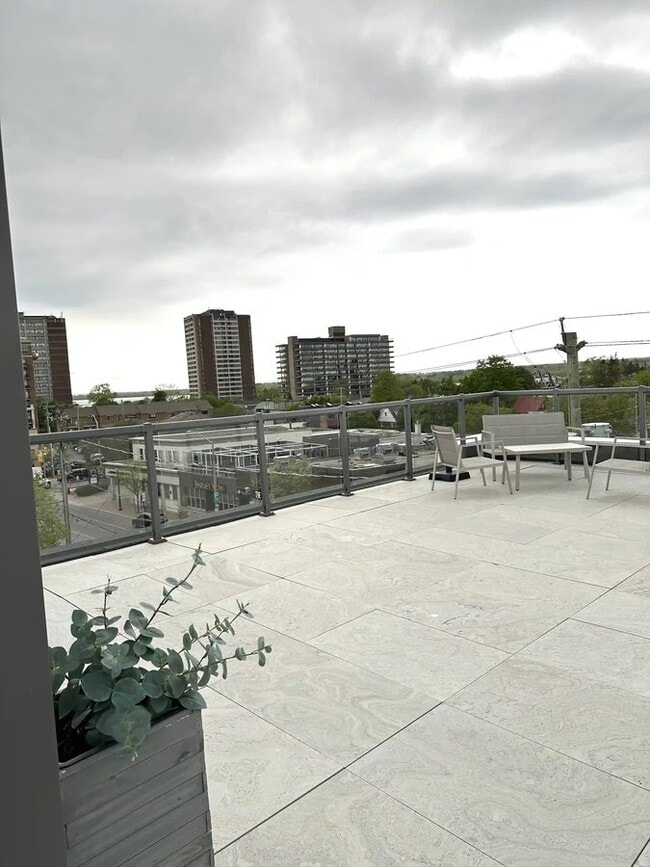 Building Photo - 386 Richmond Rd