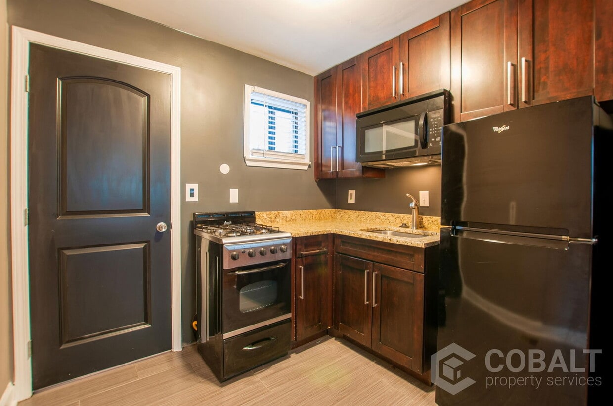 Photo - 755 St Charles Ave Ne