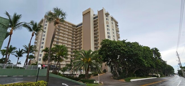 Foto del edificio - 1021 Hillsboro Mile