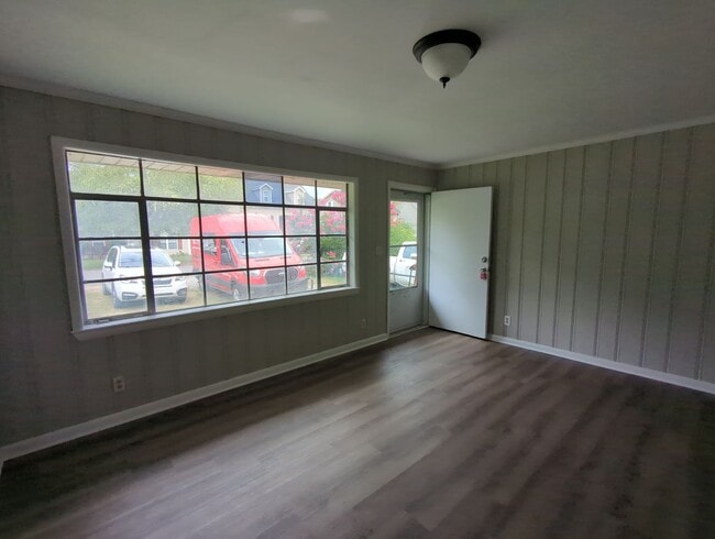 Building Photo - 812 Indian Ave