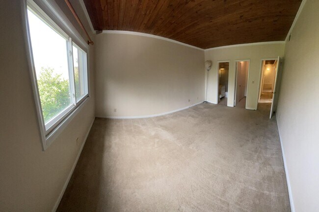 Master bedroom - 51 Skyhill Rd