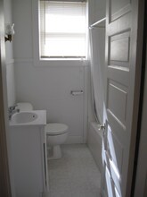 Building Photo - 700 E 4th St