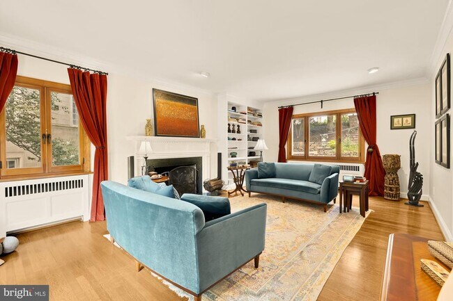 Foto del edificio - 3111 Chain Bridge Rd NW