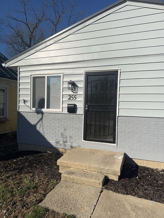 Building Photo - 50 Percent OFF on First Month's Rent for C...