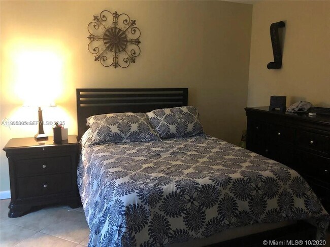 Foto del edificio - 9440 SW 8th St