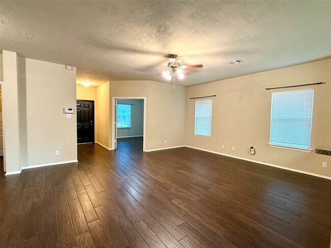 Foto del edificio - 6707 Enchanted Crest Dr