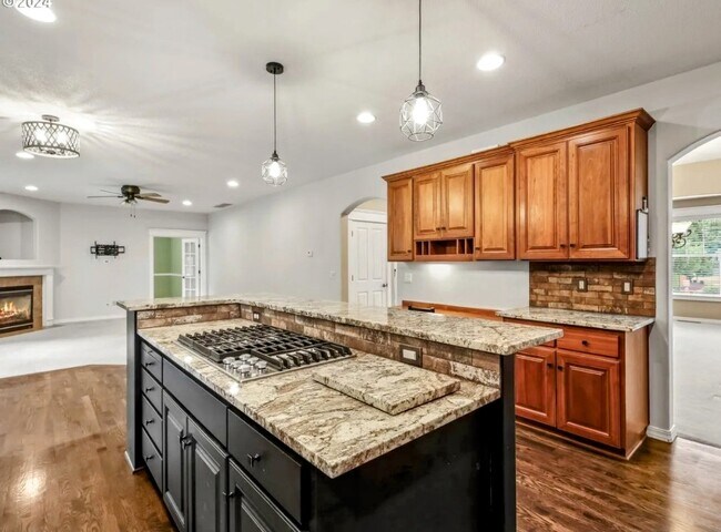 Building Photo - 1405 NW 150th St