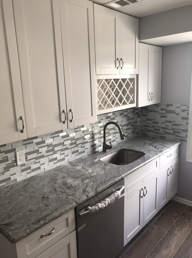 Building Photo - 664 Irvington Ave