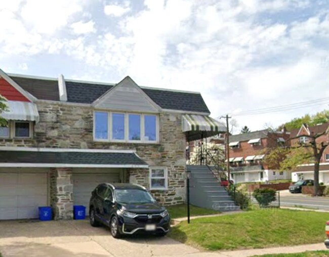 Foto del edificio - Gorgeous 3-Bedroom Townhome with One-Car Garage in Roxborough! Available NOW!