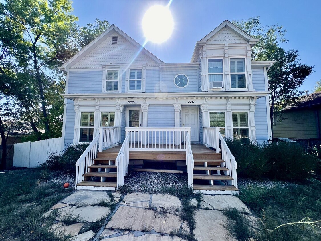 Foto principal - Check out this updated duplex in the heart...