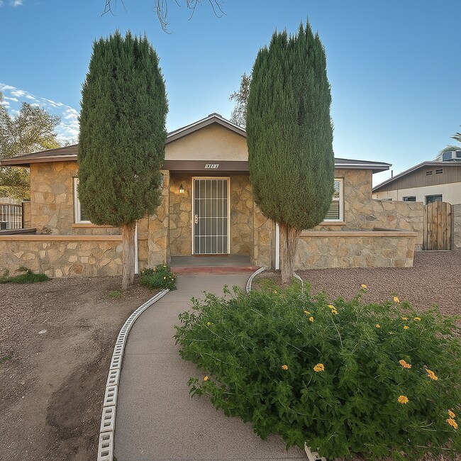 Foto del edificio - 211 N Campbell St