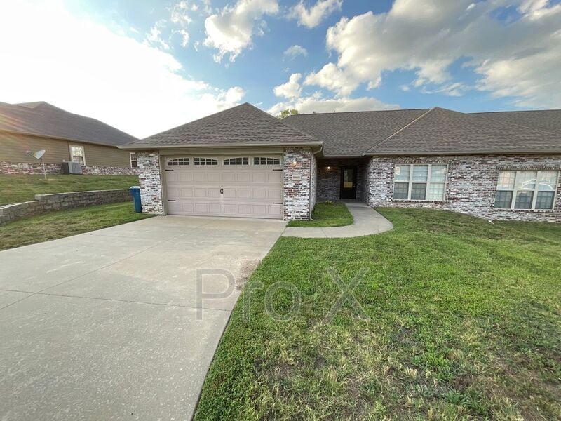 5066 Raintree Cir Unit Apt B, Loma Linda, MO 64804 Condo for Rent in