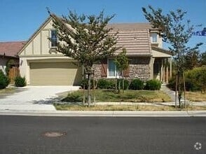 Building Photo - 690 Leah Ln