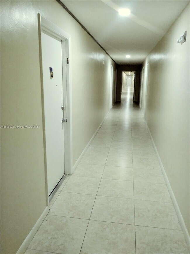 Foto del edificio - 16701 NE 14th Ave