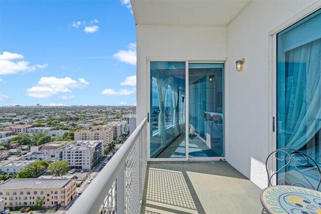 Foto del edificio - 10 SW South River Dr