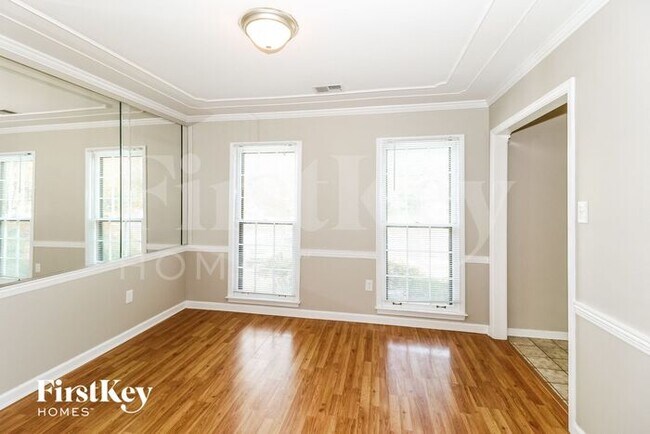 Foto del edificio - 8203 Walnut Grove Rd