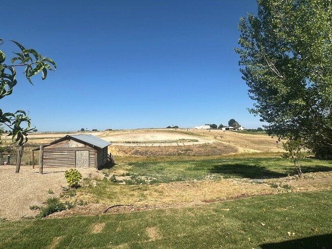 Foto del edificio - 2 bed, 1 Bath, 1 Car Garage, - Modern Insi...