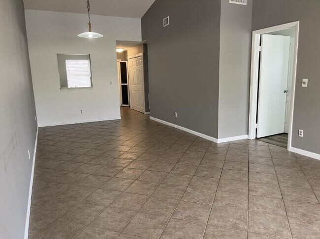 Building Photo - 3171 SE Aster Ln