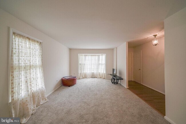 Building Photo - 4773 Gainsborough Dr