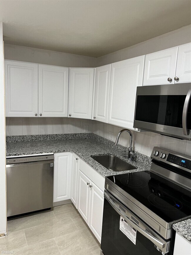 Foto del edificio - 2 br, 1 bath Condo - 4 Park Avenue Pl